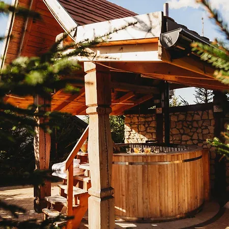 Osada Lesna - Z Basenem Villa *