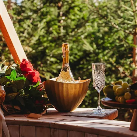 Osada Lesna - Z Basenem